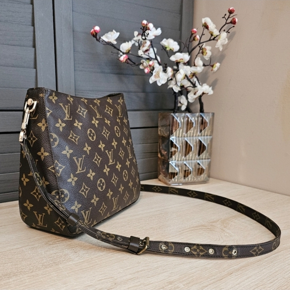 Authentic LOUIS VUITTON Monogram Looping MM Crossbody - Picture 8 of 14